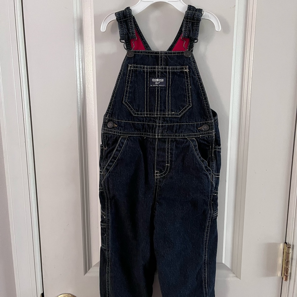 24 months, fleece lined Oshkosh overalls. Like new, only worn 3-4 times.